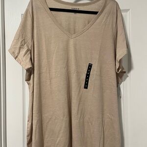 NWT Torrid 4X tan CLASSIC FIT girlfriend signature Jersey V-neck tee